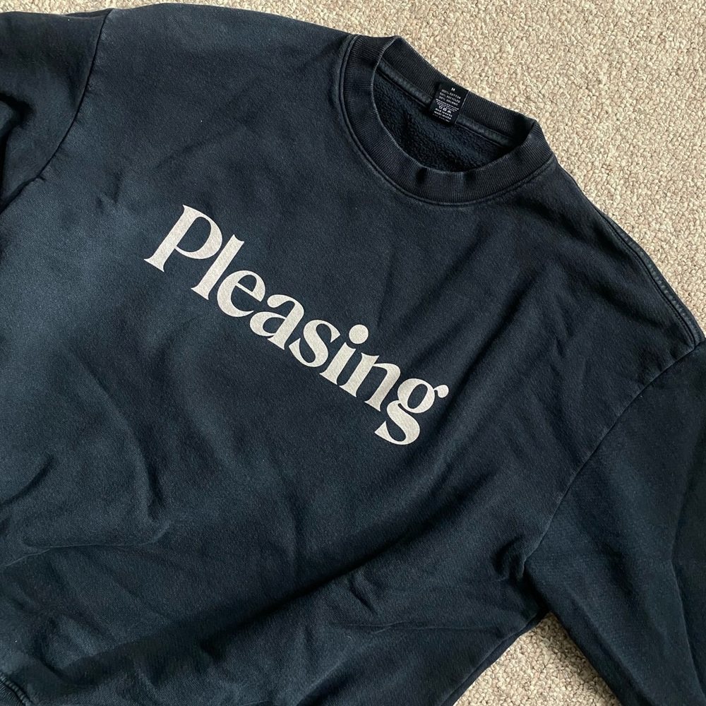 black pleasing crewneck